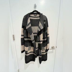 💛 $6 if bundle- Cute small cardigan